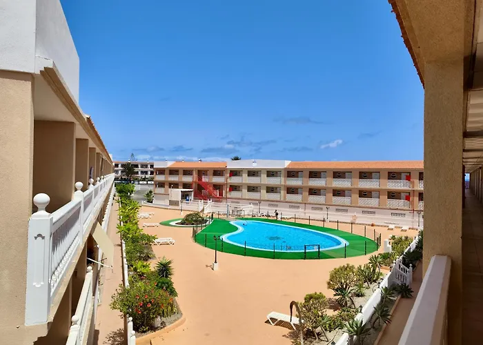 Encantador Estudio Con Terraza Privada Y Espectaculares Vistas Al Mar En Costa Del Silencio, Cerca De Los Cristianos